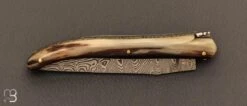 Couteau Laguiole 11 Cm Par La Forge De Laguiole - Pointe De Corne Et Lame Damas -Laguiole Soldes Boutique Couteau Forge Laguiole Pointe corne damas 2 zoom