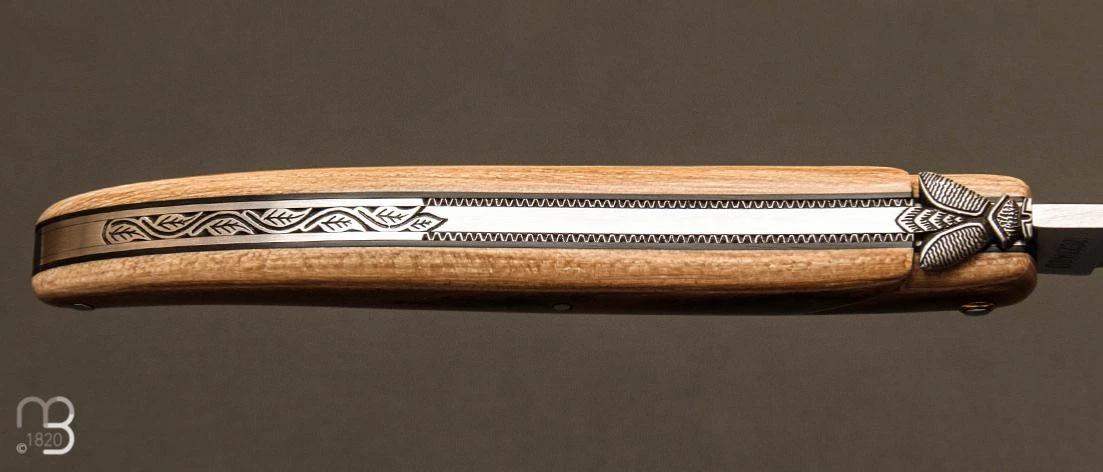 Couteau Laguiole En Aubrac 12 Cm Plein Manche En Croûte De Mammouth 4 Couteau Laguiole En Aubrac 12 Cm Plein Manche En Croûte De Mammouth – Image 4