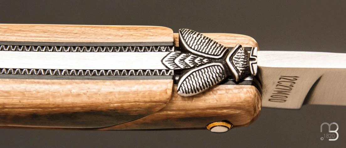 Couteau Laguiole En Aubrac 12 Cm Plein Manche En Croûte De Mammouth 5 Couteau Laguiole En Aubrac 12 Cm Plein Manche En Croûte De Mammouth – Image 5