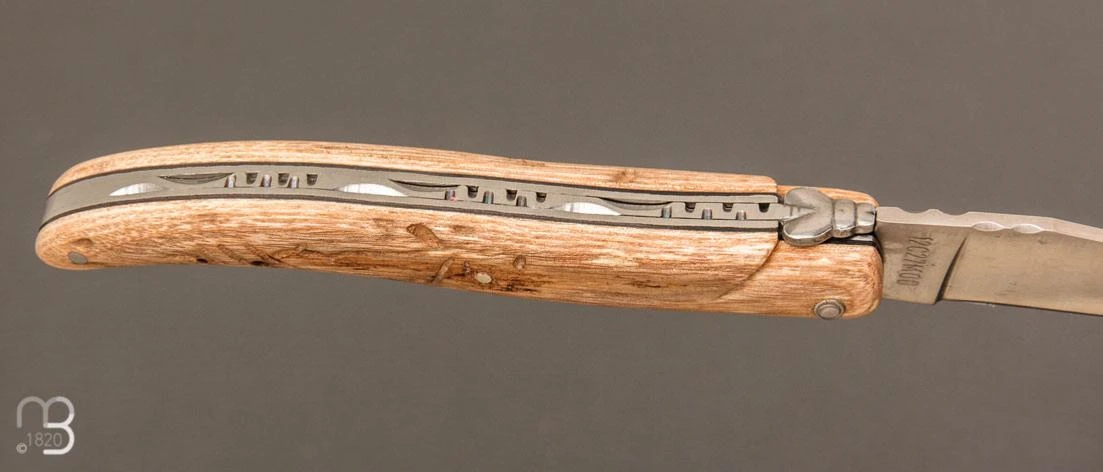 Couteau Laguiole En Aubrac 12 Cm Manche Frêne Vieilli 3 Couteau Laguiole En Aubrac 12 Cm Manche Frêne Vieilli – Image 3