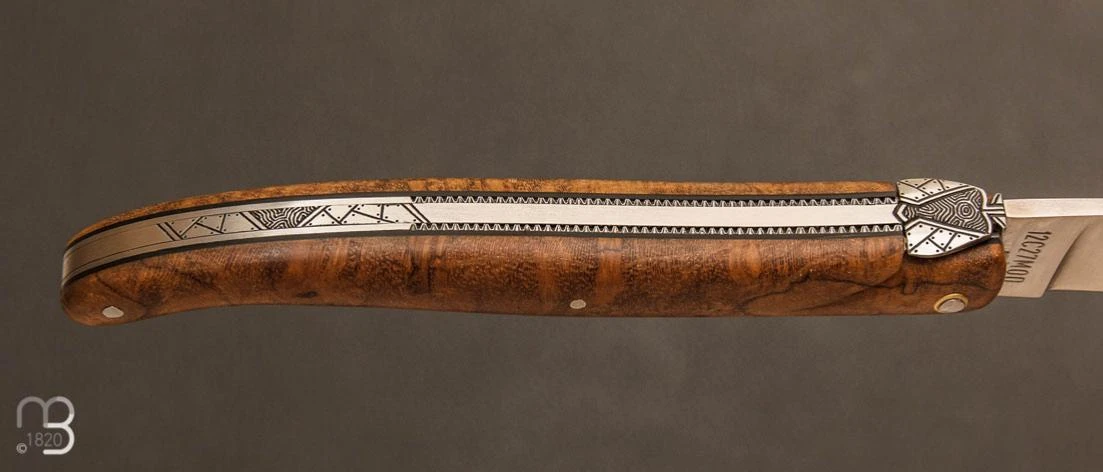 Couteau Laguiole En Aubrac 12 Cm Manche Loupe De Teck 4 Couteau Laguiole En Aubrac 12 Cm Manche Loupe De Teck – Image 4