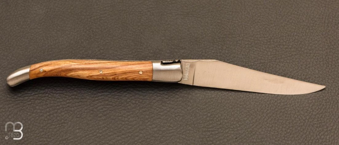 Couteau Laguiole En Aubrac - Olivier Et Lame 12C27 Satinée 2 Couteau Laguiole En Aubrac - Olivier Et Lame 12C27 Satinée – Image 2