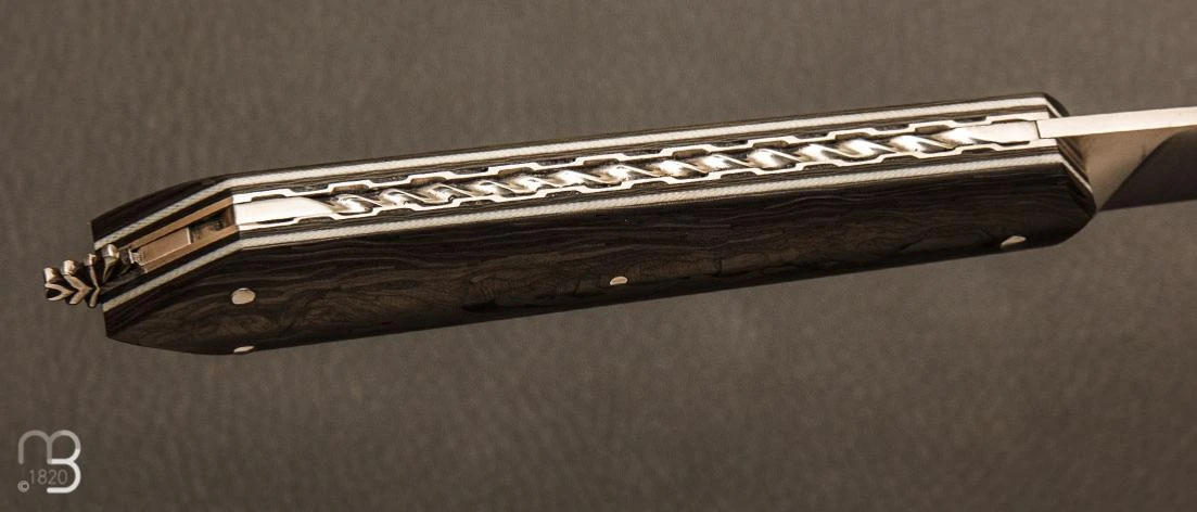 Couteau "Bee Back Custom Laguiole En Aubrac Damas Carbone 4 Couteau "Bee Back Custom Laguiole En Aubrac Damas Carbone – Image 4