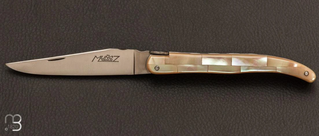 Couteau De Collection Laguiole Nacre Mosaïque - Rose Par Virgilio Munoz 1 Couteau De Collection Laguiole Nacre Mosaïque - Rose Par Virgilio Munoz