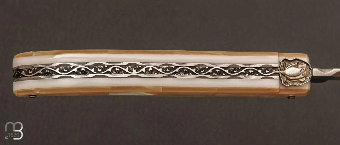 Couteau De Collection Laguiole Nacre Mosaïque - Rose Par Virgilio Munoz 4 Couteau De Collection Laguiole Nacre Mosaïque - Rose Par Virgilio Munoz – Image 4