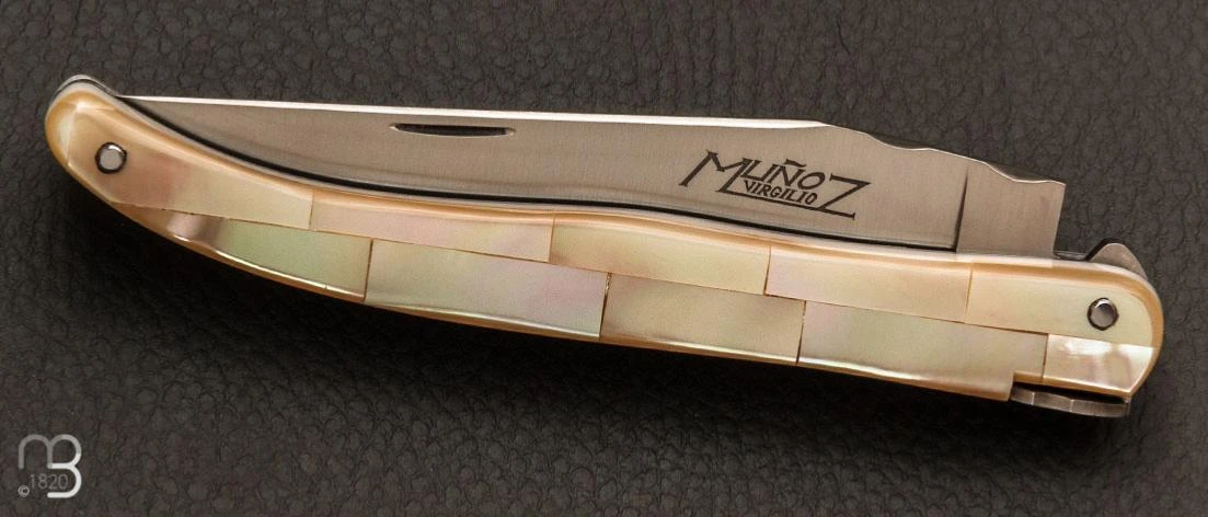 Couteau De Collection Laguiole Nacre Mosaïque - Rose Par Virgilio Munoz 5 Couteau De Collection Laguiole Nacre Mosaïque - Rose Par Virgilio Munoz – Image 5