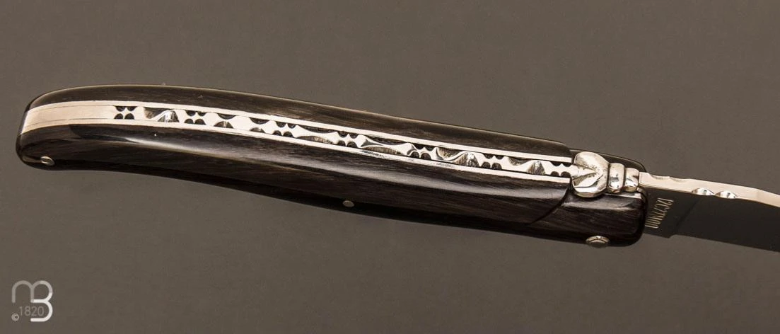 Couteau Laguiole En Aubrac 12 Cm - Corne De Buffle Plein Manche 3 Couteau Laguiole En Aubrac 12 Cm - Corne De Buffle Plein Manche – Image 3